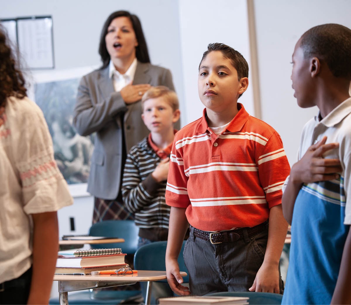 Moisés y Aarón delante del faraón, que está en su trono