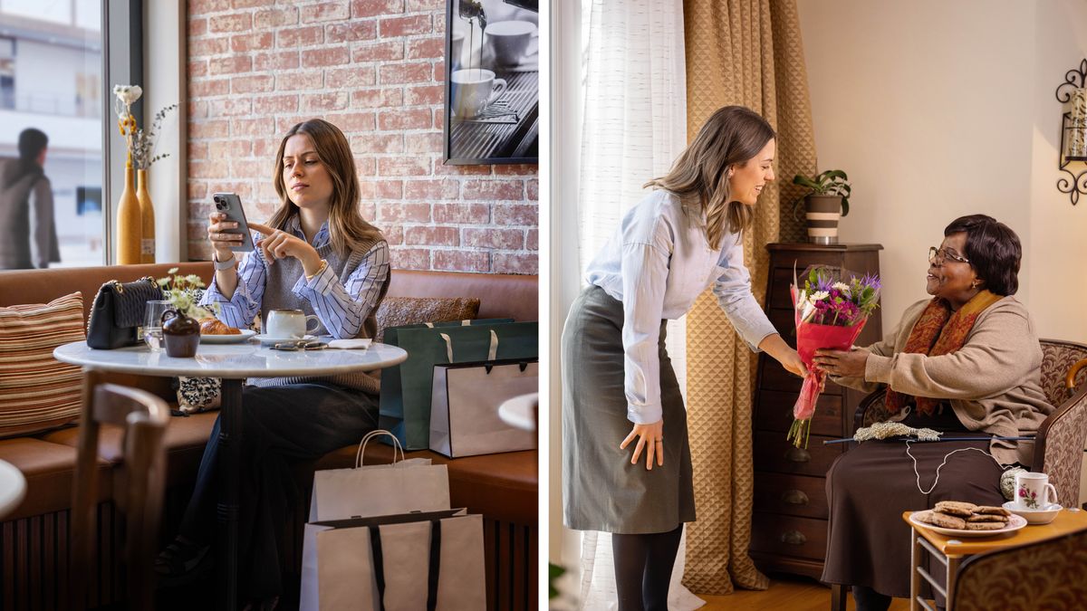 Fotos: 1. Una hermana sentada en una cafetería con varias bolsas de compras a su alrededor y mirando su teléfono. 2. La hermana visita a una hermana mayor en su casa y con una sonrisa le regala un ramo de flores.