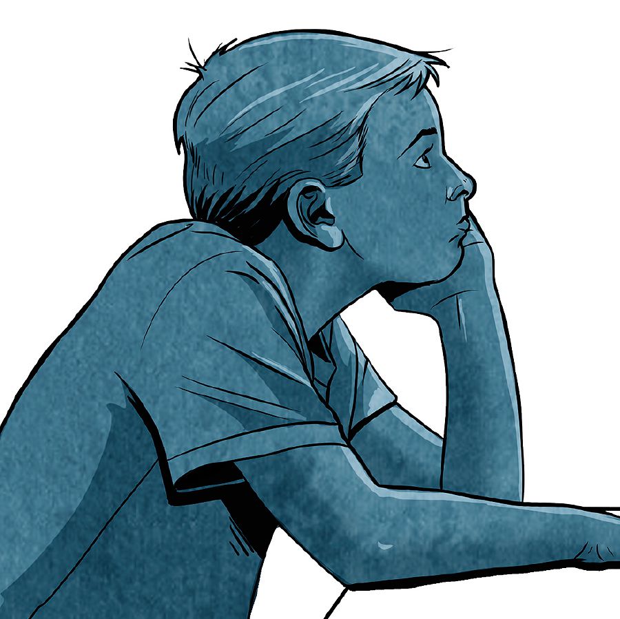 Un adolescente sentado pensando