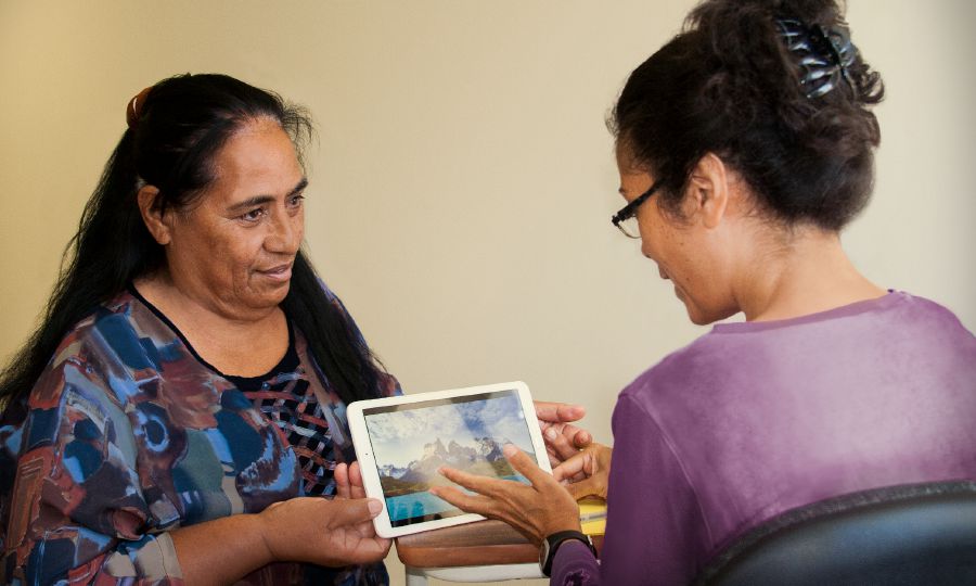 Agnès emi edide asiakusụn̄ ke New Caledonia ke owụt abiausọbọ vidio