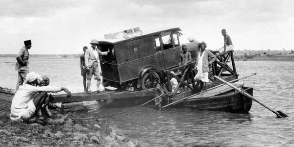 [Εικόνα στη σελίδα 32]