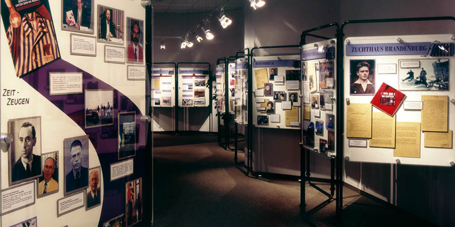 Panels used in the exhibition “Jehovah’s Witnesses Stand Firm Against Nazi Assault.”