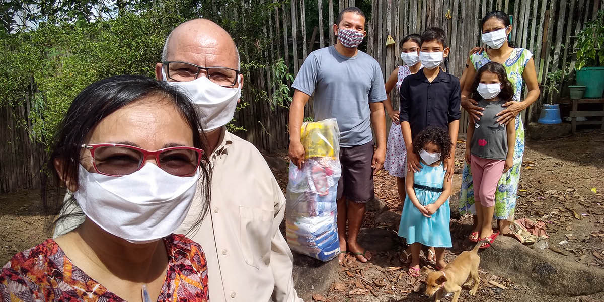 Brothers and sisters receiving food supplies.