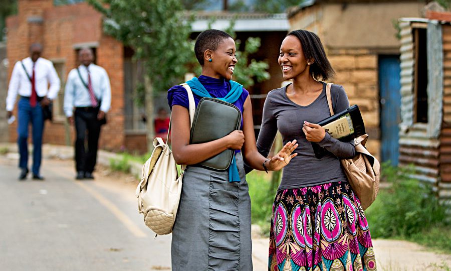 Young brothers and sisters in the pioneer service