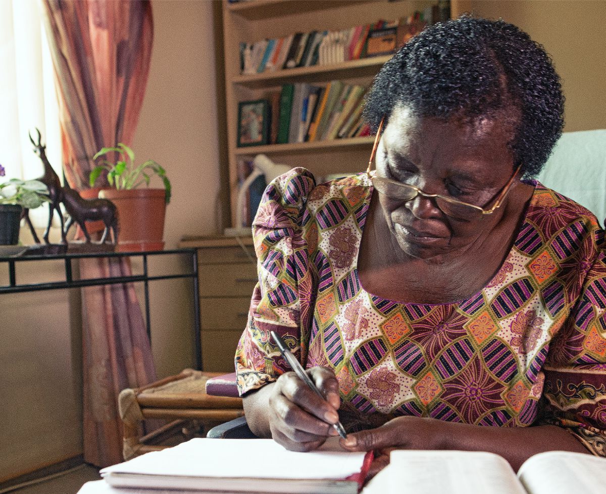 A sister contemplates what to say in a letter