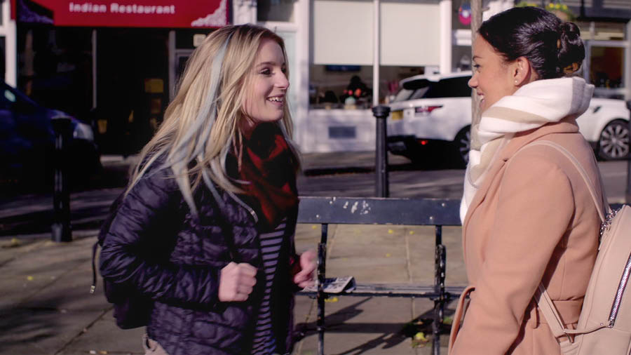 A scene from the video ‘Experience the Joy of Disciple-Making​—Improve Your Skills—​Teaching With Enthusiasm.’ Jade and Neeta converse enthusiastically after their study.