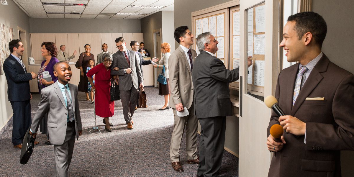 A congregation of Jehovah’s Witnesses working together in unity