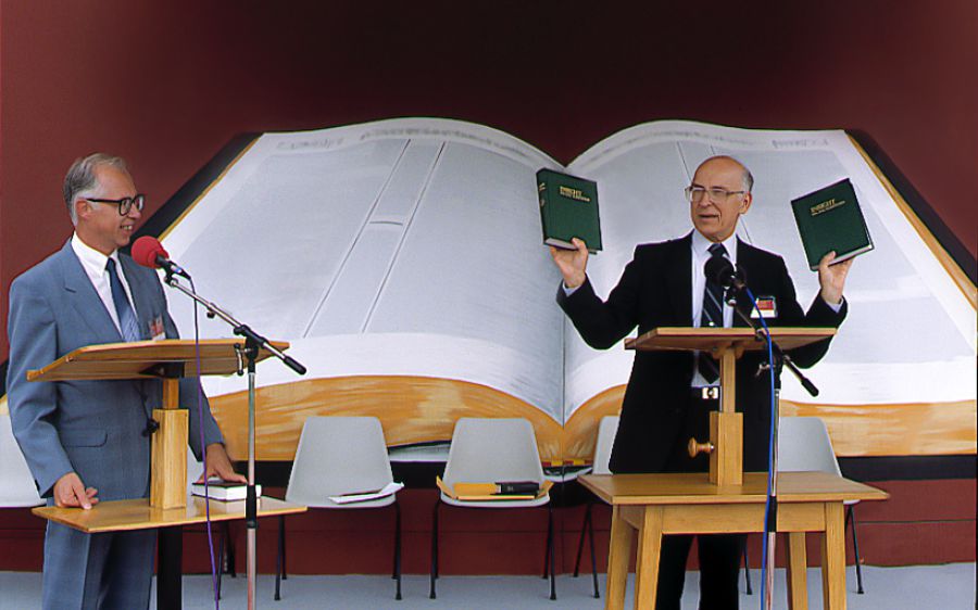 Jean-Marie Bockaert interprets a talk given by Brother Theodore Jaracz at a convention in Paris, France, in 1988