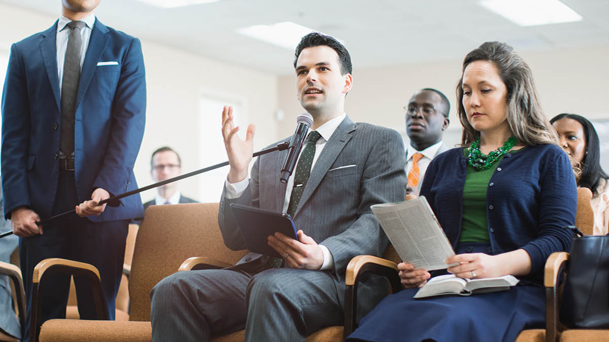 A brother giving a comment at a congregation meeting.