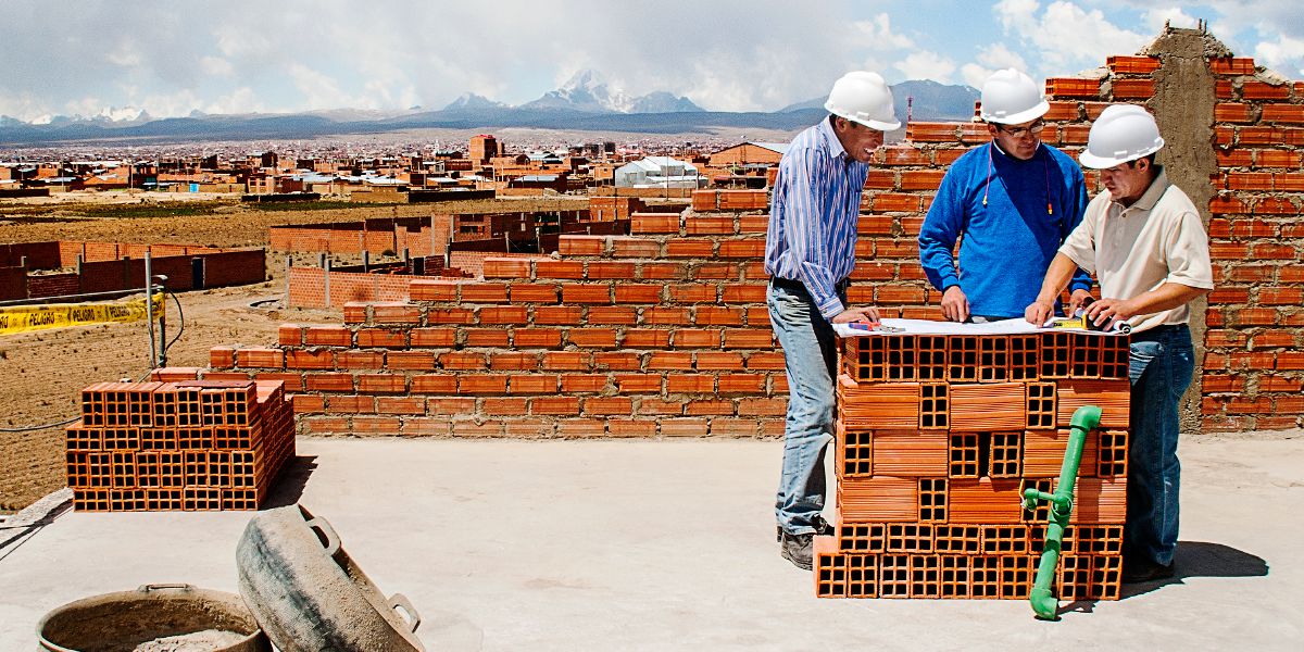 Jehovah’s Witnesses construct the Aymara remote translation office in El Alto, Bolivia