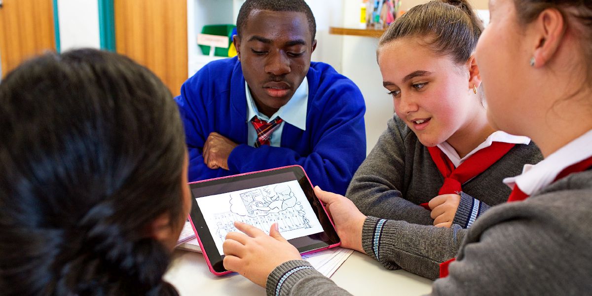 Young people in Australia watch the whiteboard animation ‘What’s a Real Friend?’