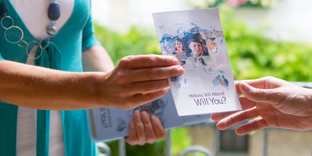 One of Jehovah’s Witnesses gives a Memorial invitation to a person