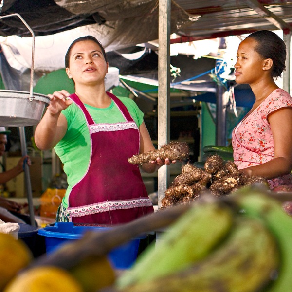 Mujer en un mercado de Belice