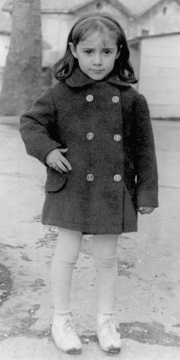 Maite en Francia, a los cuatro años