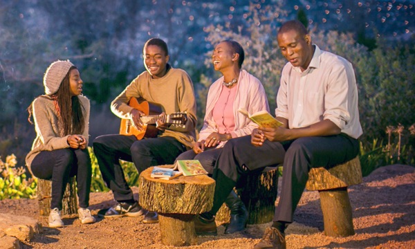 Pere Lõuna-Aafrikas laulab piibliteemalisi laule