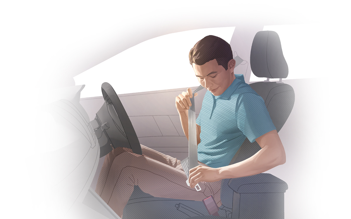 مردی که پشت فرمان ماشینش نشسته در حال بستن کمربند ایمنی است