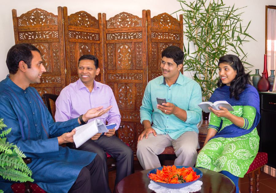 دو پیر جماعت از در حال شبانی از یک زوج هستند