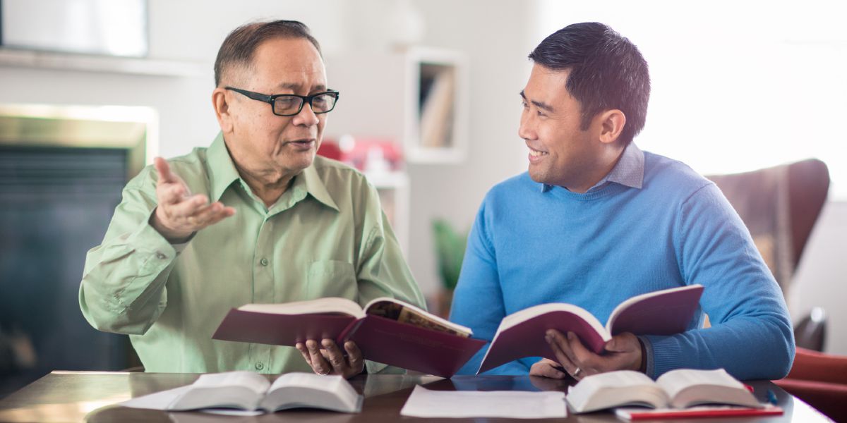 برادری سالمند،‏ برادری جوان را تشویق می‌کند