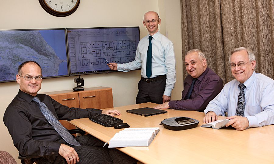 Georgian haaratoimistokomitea: Wayne Tomchuk, Levani Kopaliani, Joni Šalamberidze, Michael E. Jones