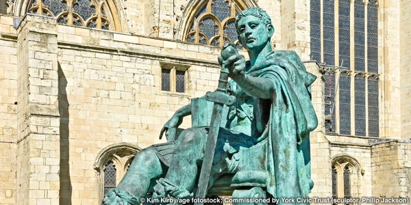 Une statue de bronze de Constantin