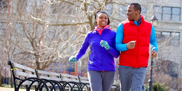 Un couple en train de faire du jogging