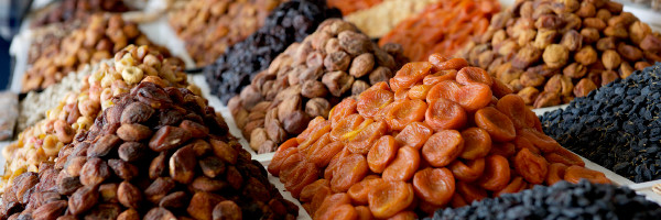 Des fruits secs sur l’étal d’un marché en Ouzbékistan