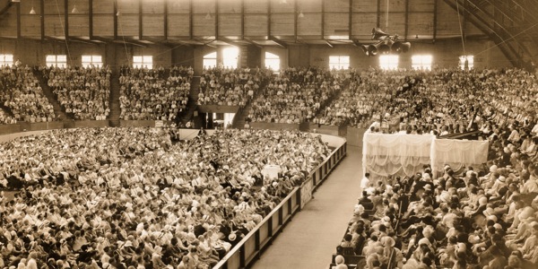 L’assemblée des Étudiants de la Bible en 1931. C’est là qu’ils ont choisi le nom de Témoins de Jéhovah
