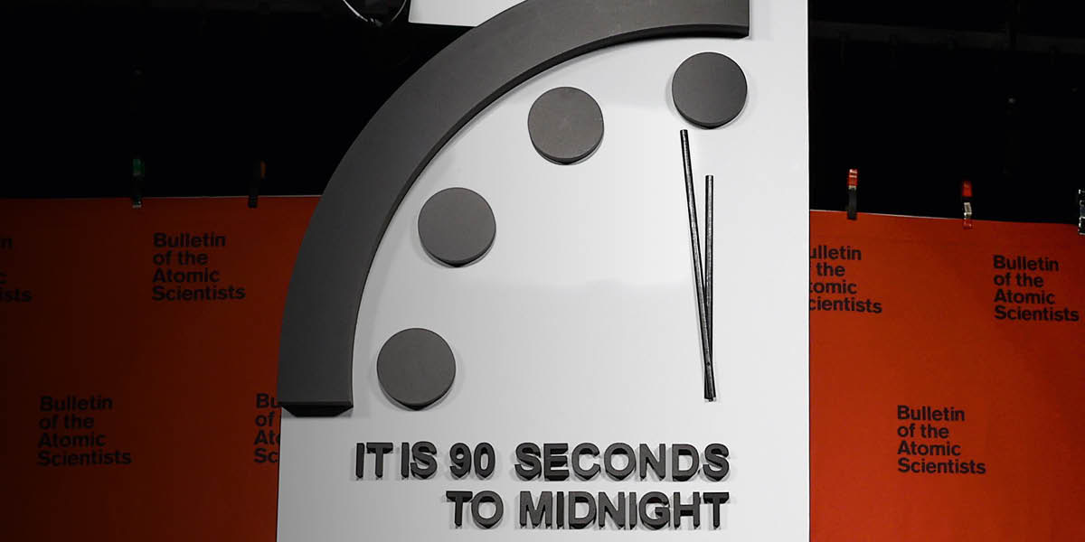 Doomsday Clock lɛ miitsɔɔ akɛ eshwɛ miniti kome kɛ fã ni baashɛ nyɔɔŋteŋ.