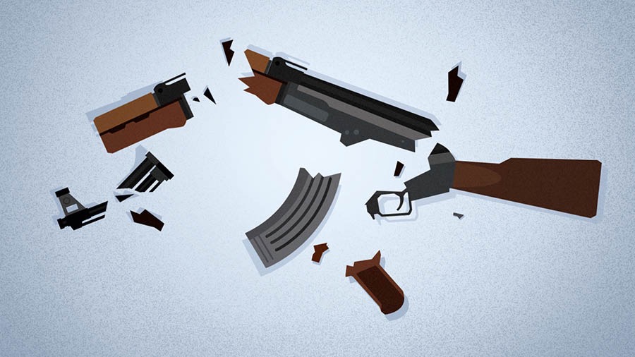 Un fusil de asalto partido en moitos anacos