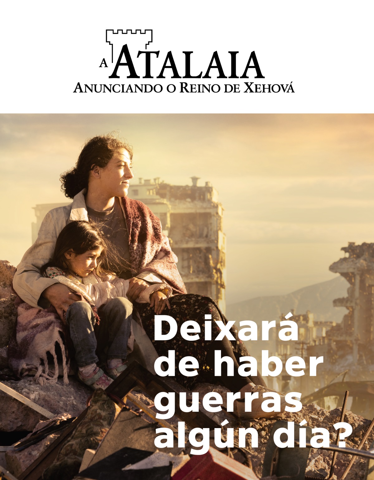 Unha muller rodeando co brazo a súa filla mentres están mentres están sentadas enriba dun montón de cascote nunha cidade devastada pola guerra. Están rodeadas de edificios destruídos.