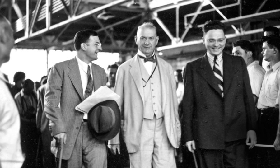 Joseph Rutherford, Nathan Knorr i Hayden Covington