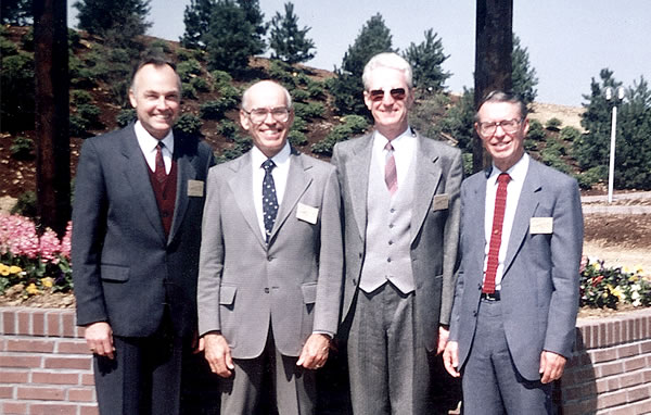 Richard, Bill, Lowell és Ramon a seltersi fiókhivatal átadásán