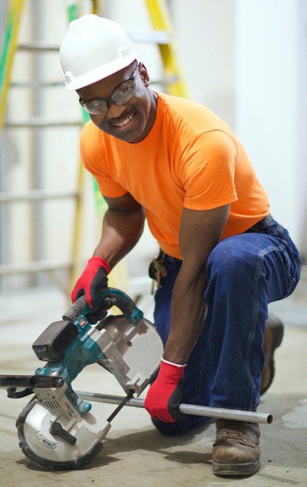 Way villanyszerelőként segít