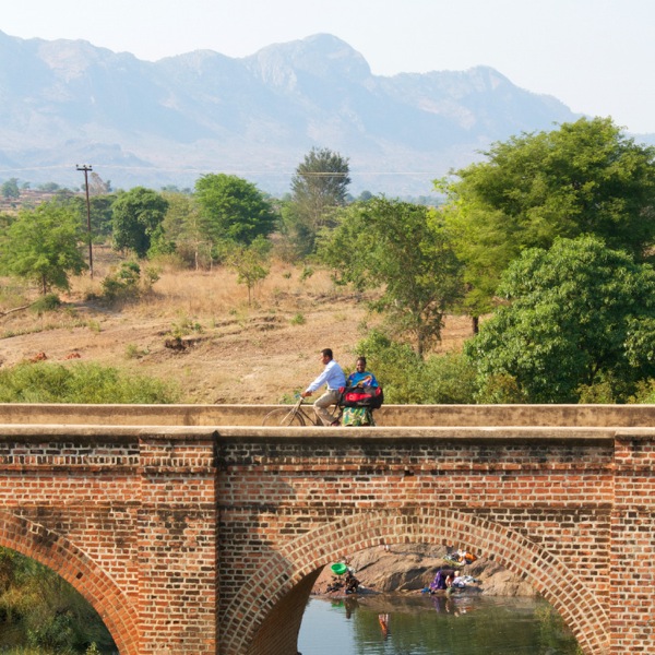 Շրջանային վերակացուն կնոջ հետ