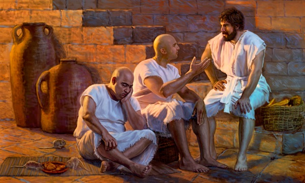 Հովսեփը նստած է մյուս բանտարկյալների հետ