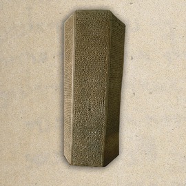 Prisma batu yang memuat bualan Sanherib