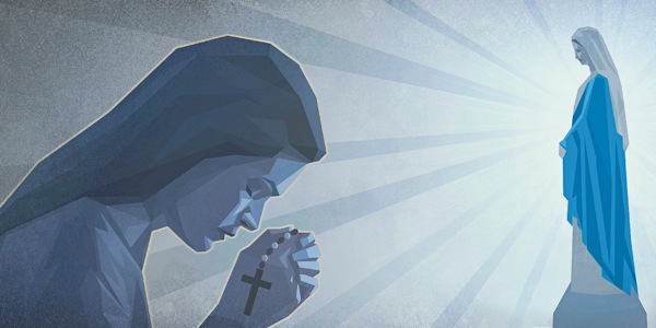 Wanita memegang rosario dan berdoa kepada patung Maria