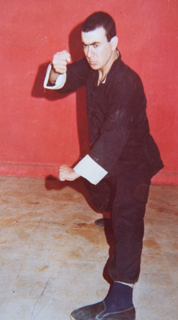 Antoine sewaktu muda dalam gaya Kungfu