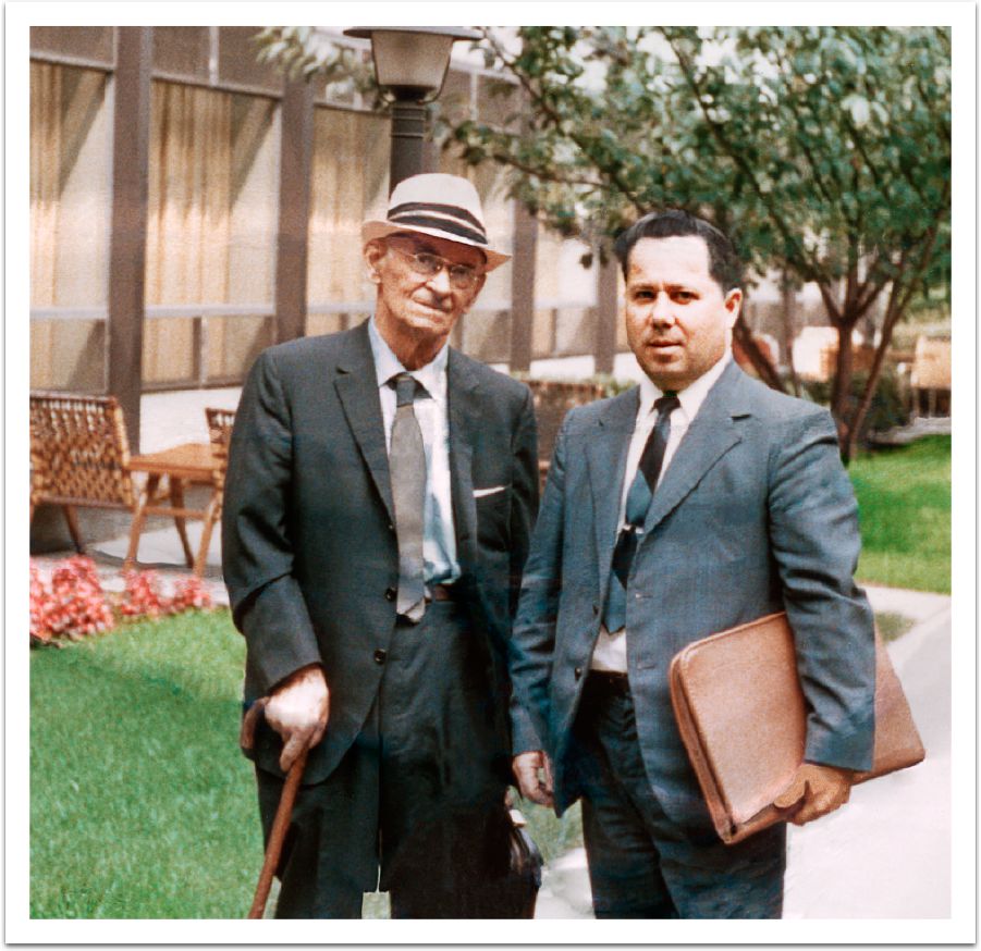 Demetrius Papageorge dan Corwin Robison