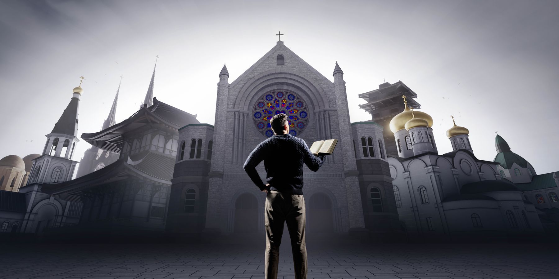 Maður heldur á opinni biblíu og horfir á ýmsar trúarlegar byggingar fyrir framan sig.