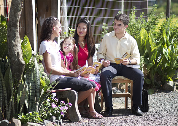 João Paulo og Noemi conducting a Bible study