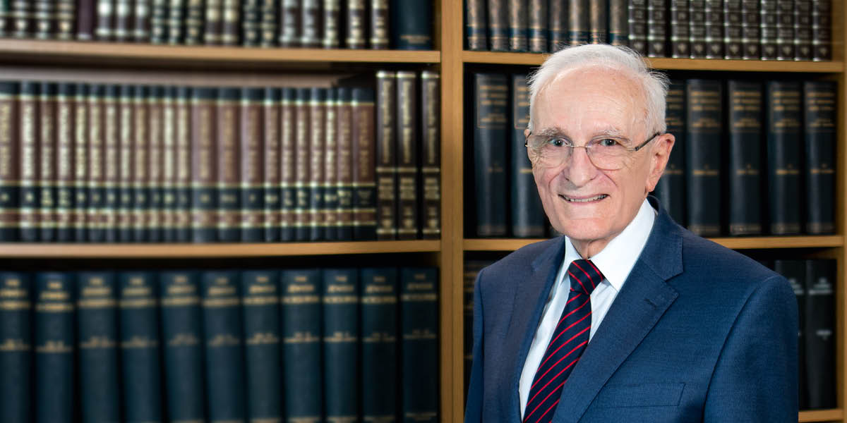 Brọda Stephen Hardy.