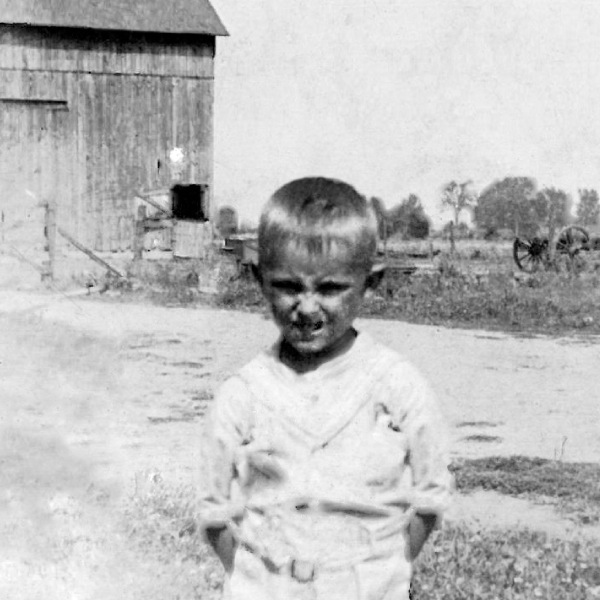 Kenneth Little da bambino nella fattoria di famiglia