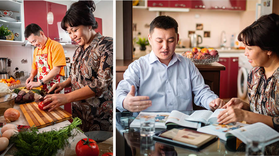 1. 夫が妻を手伝って，楽しそうに料理している。2. 同じ夫婦が，家族の崇拝を楽しそうに行っている。