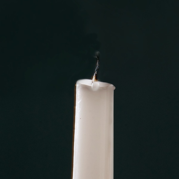 A candle with the flame put out