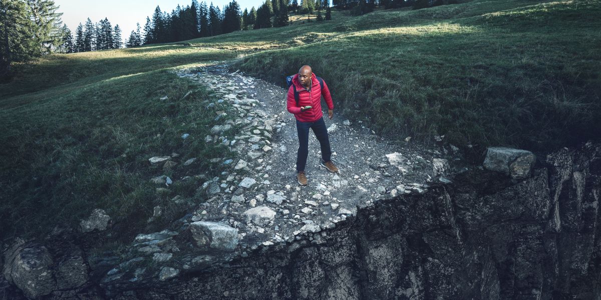 Ũla mũndũũme wa mũika wonanĩtwʼe kĩlungunĩ kĩvĩtu aitũmĩa kĩndũ kya kũmwonyʼa vala ũendete (compass). Avika vandũ ve ũkongo.