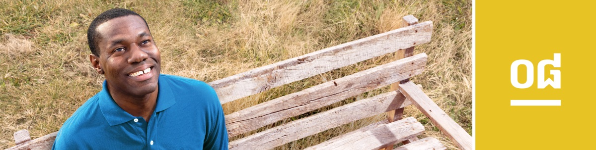 មេរៀនទី៨។ បុរសម្នាក់អង្គុយលើកៅអីសម្លឹងមើលមេឃ។