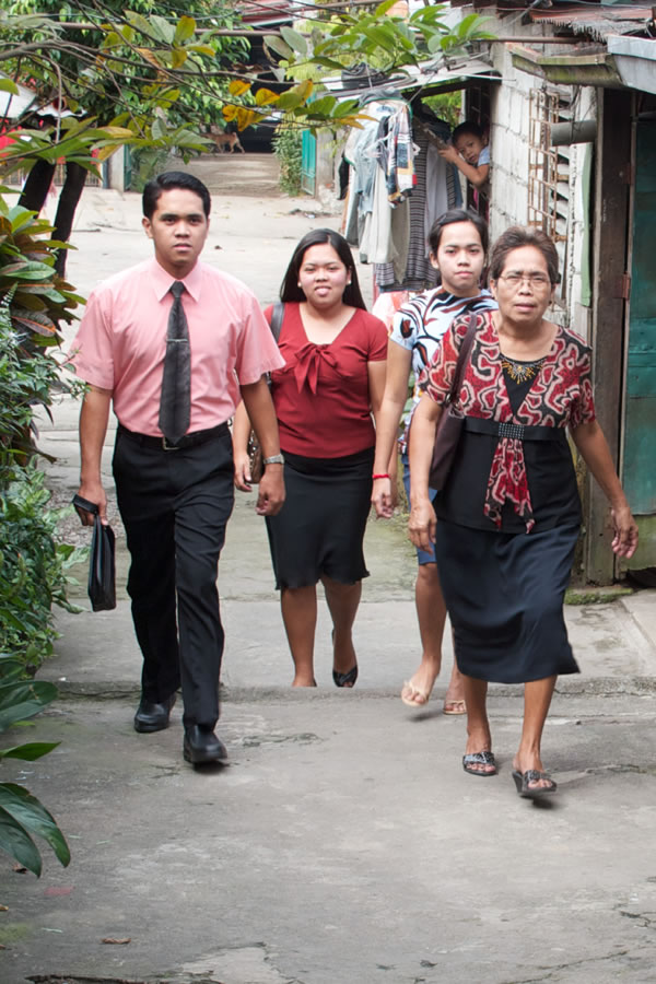 [​រូបភាព​នៅ​ទំព័រ​១២​]