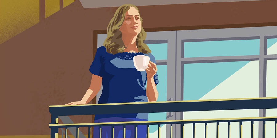 ស្ត្រីម្នាក់កំពុងផឹកភេសជ្ជៈ