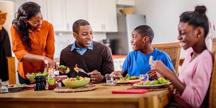 Bato ya libota moko bazali kobɛta masolo na ntango ya kolya